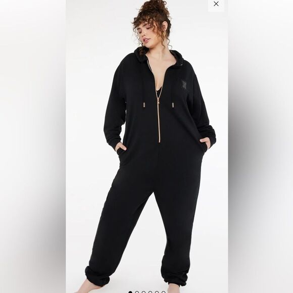 Savage fenty forever savage hooded Sleep onesie Caviar/black in Large NWT in pkg - Picture 1 of 9